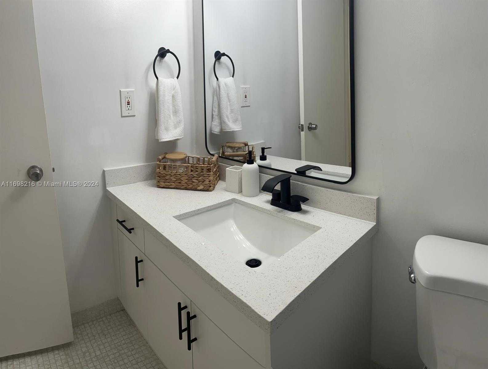 Small Image of 5700 COLLINS AVE #5B, Miami Beach Number 14
