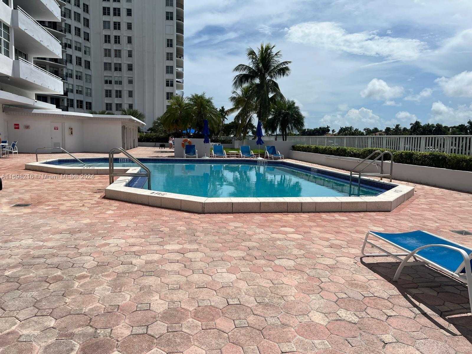 Small Image of 5700 COLLINS AVE #5B, Miami Beach Number 18