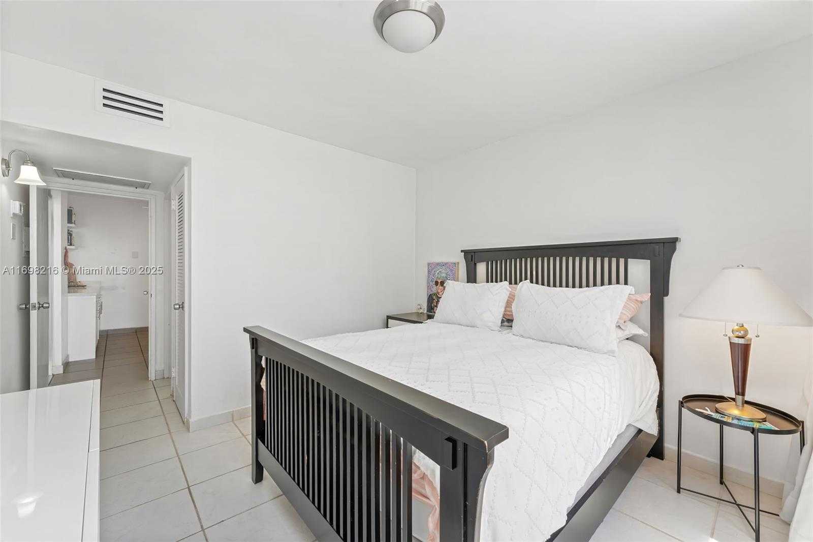 Small Image of 5700 COLLINS AVE #5B, Miami Beach Number 21