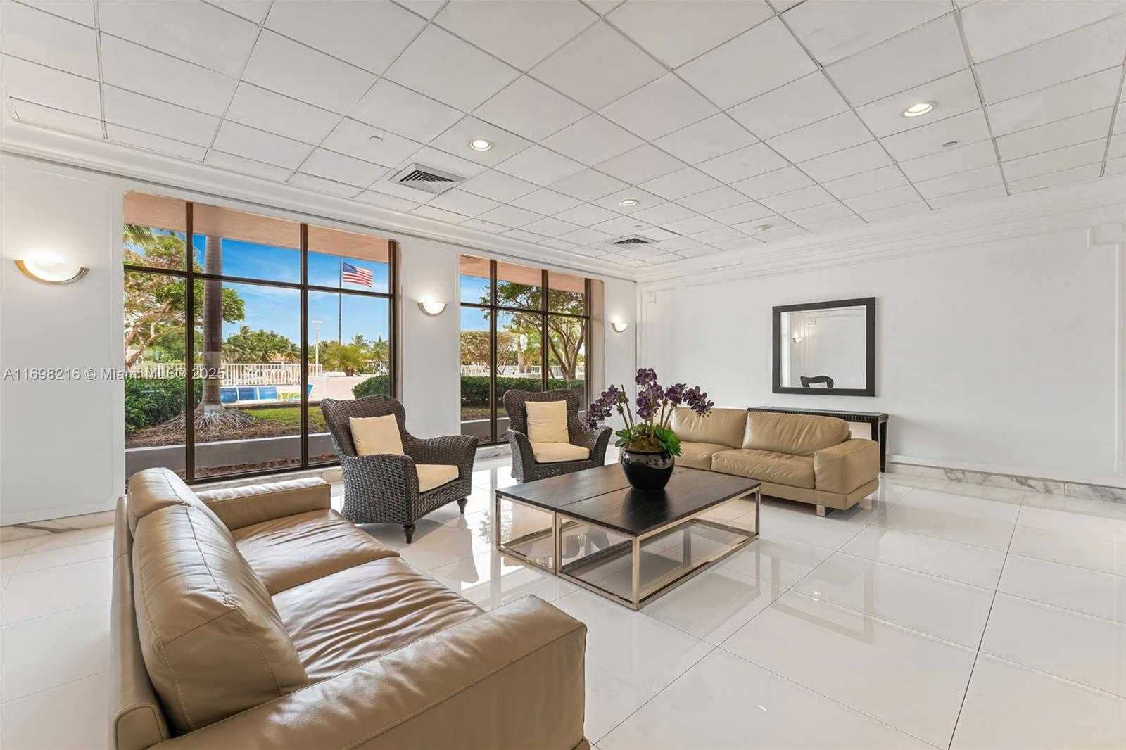 Small Image of 5700 COLLINS AVE #5B, Miami Beach Number 24