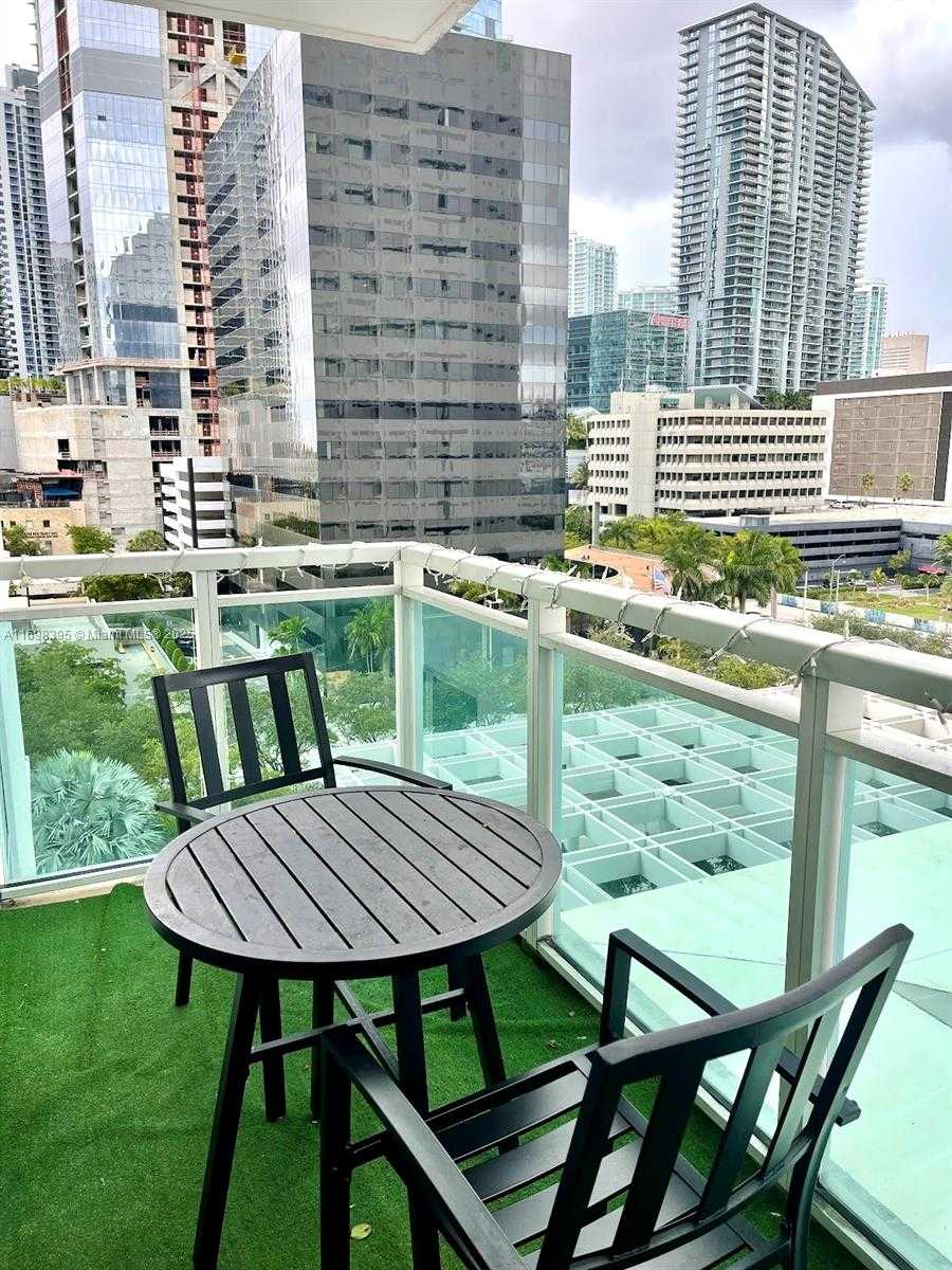 Small Image of 950 BRICKELL BAY DR #802, Miami Number 10