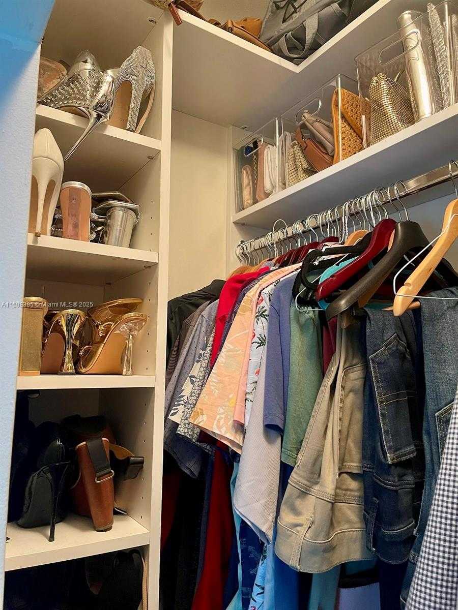 Small Image of 950 BRICKELL BAY DR #802, Miami Number 13
