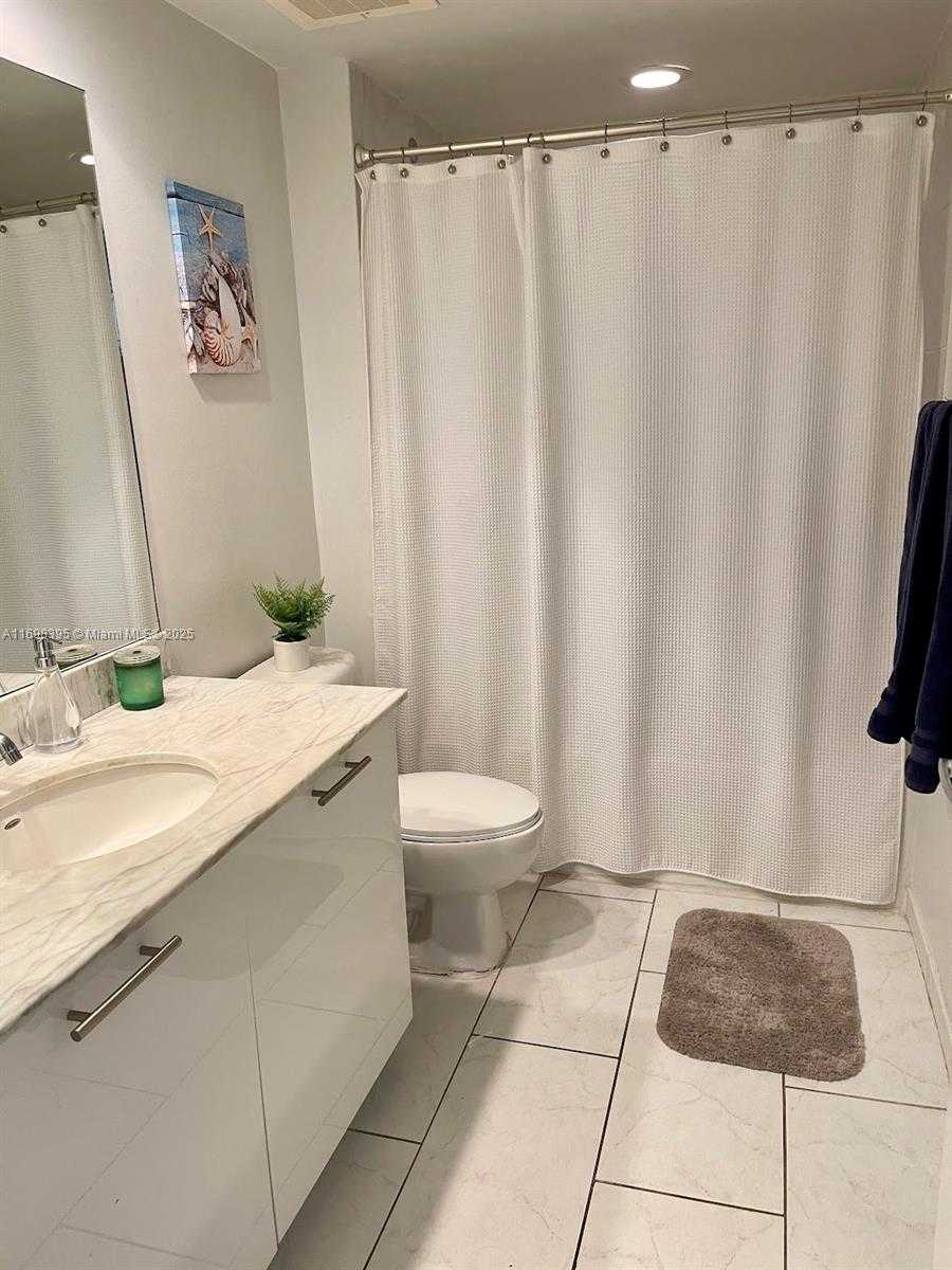 Small Image of 950 BRICKELL BAY DR #802, Miami Number 14