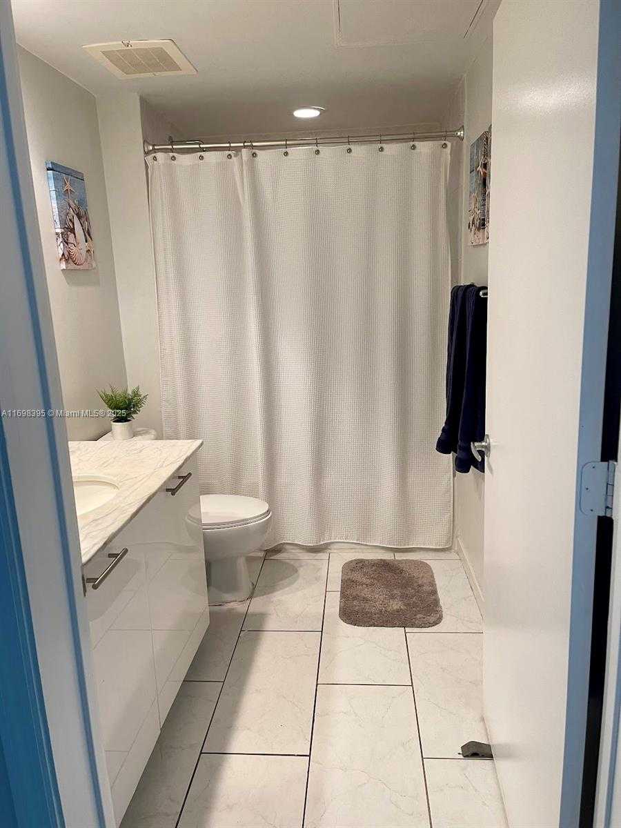 Small Image of 950 BRICKELL BAY DR #802, Miami Number 15