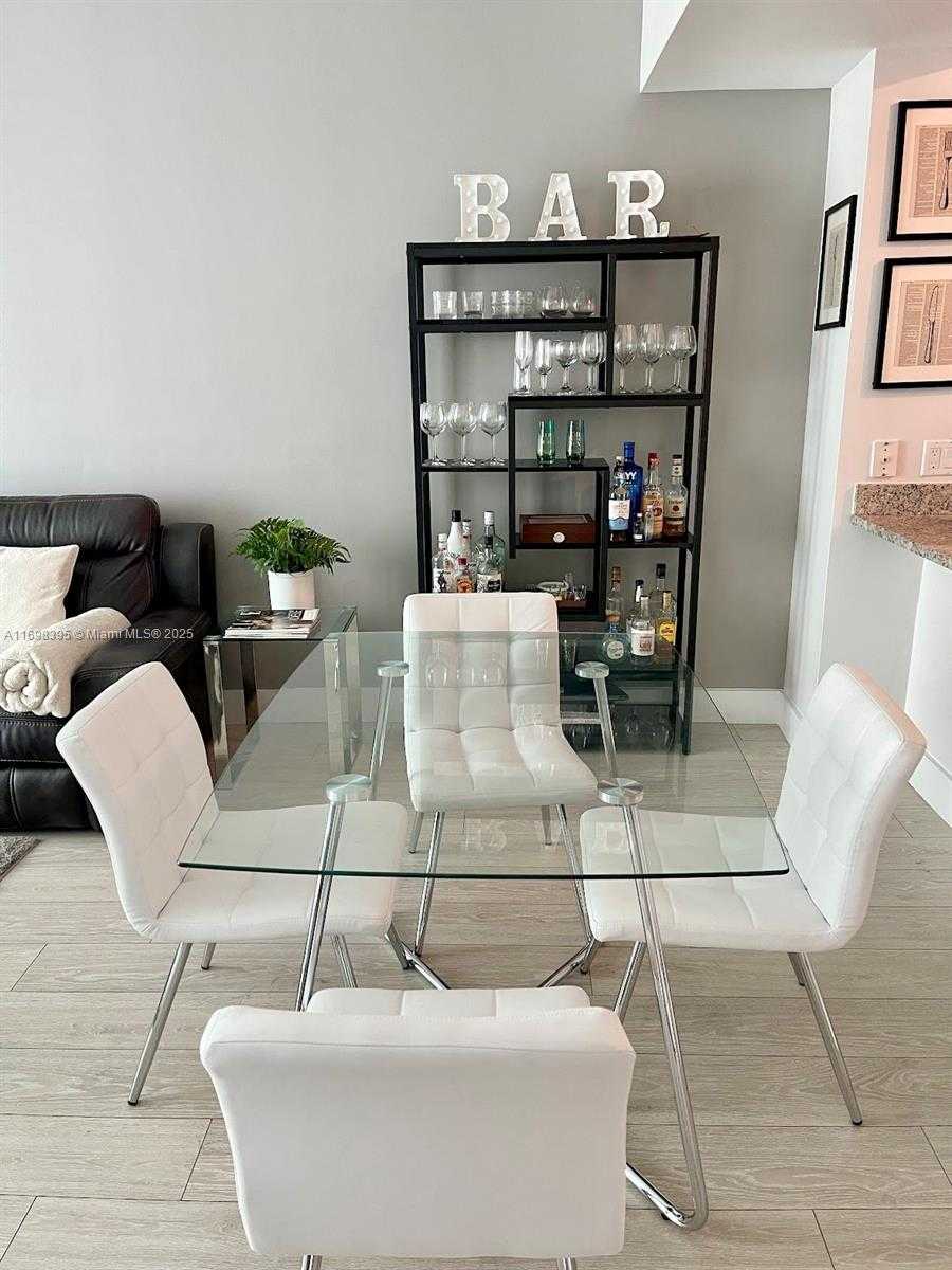 Small Image of 950 BRICKELL BAY DR #802, Miami Number 17