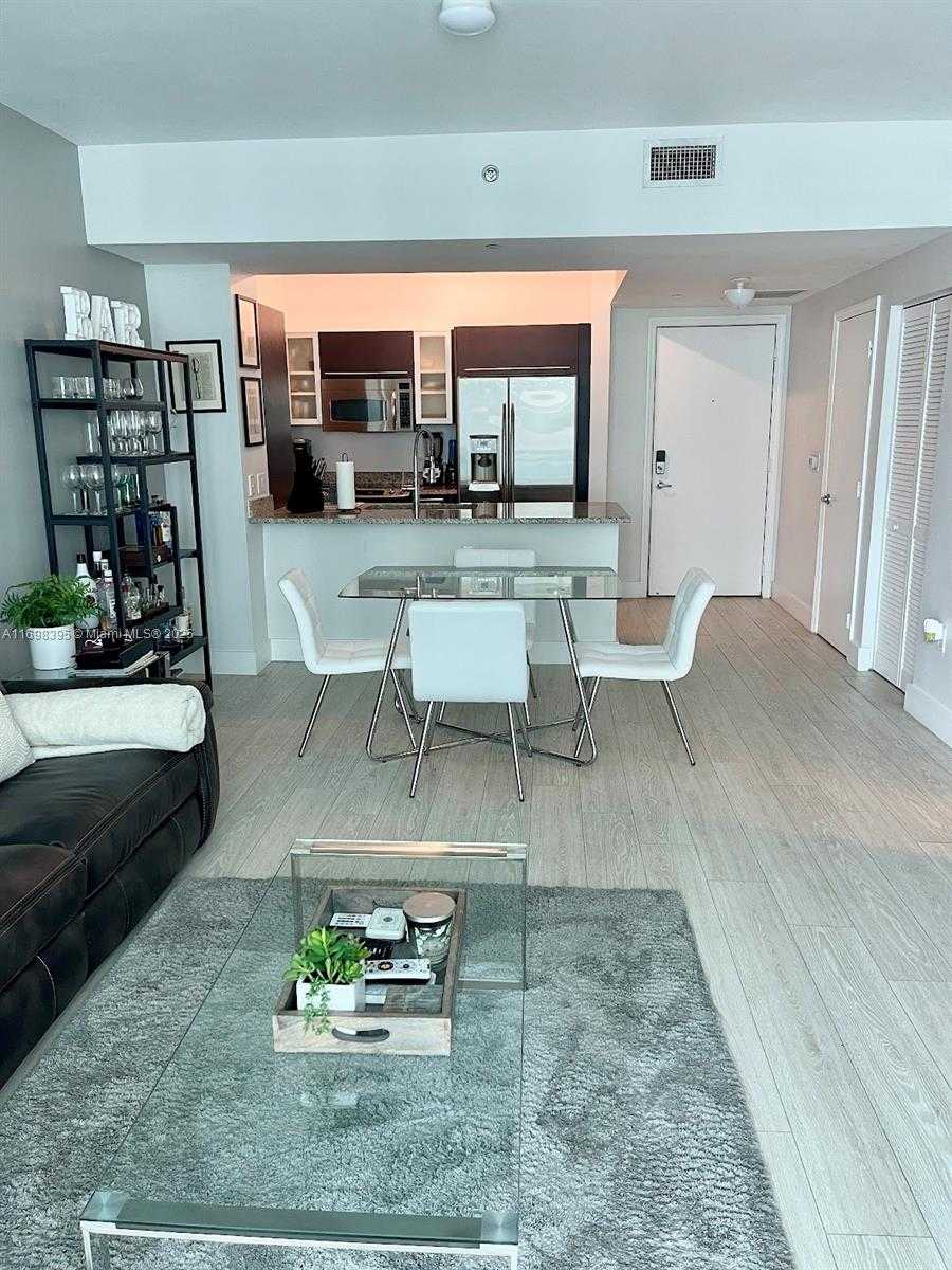 Small Image of 950 BRICKELL BAY DR #802, Miami Number 18