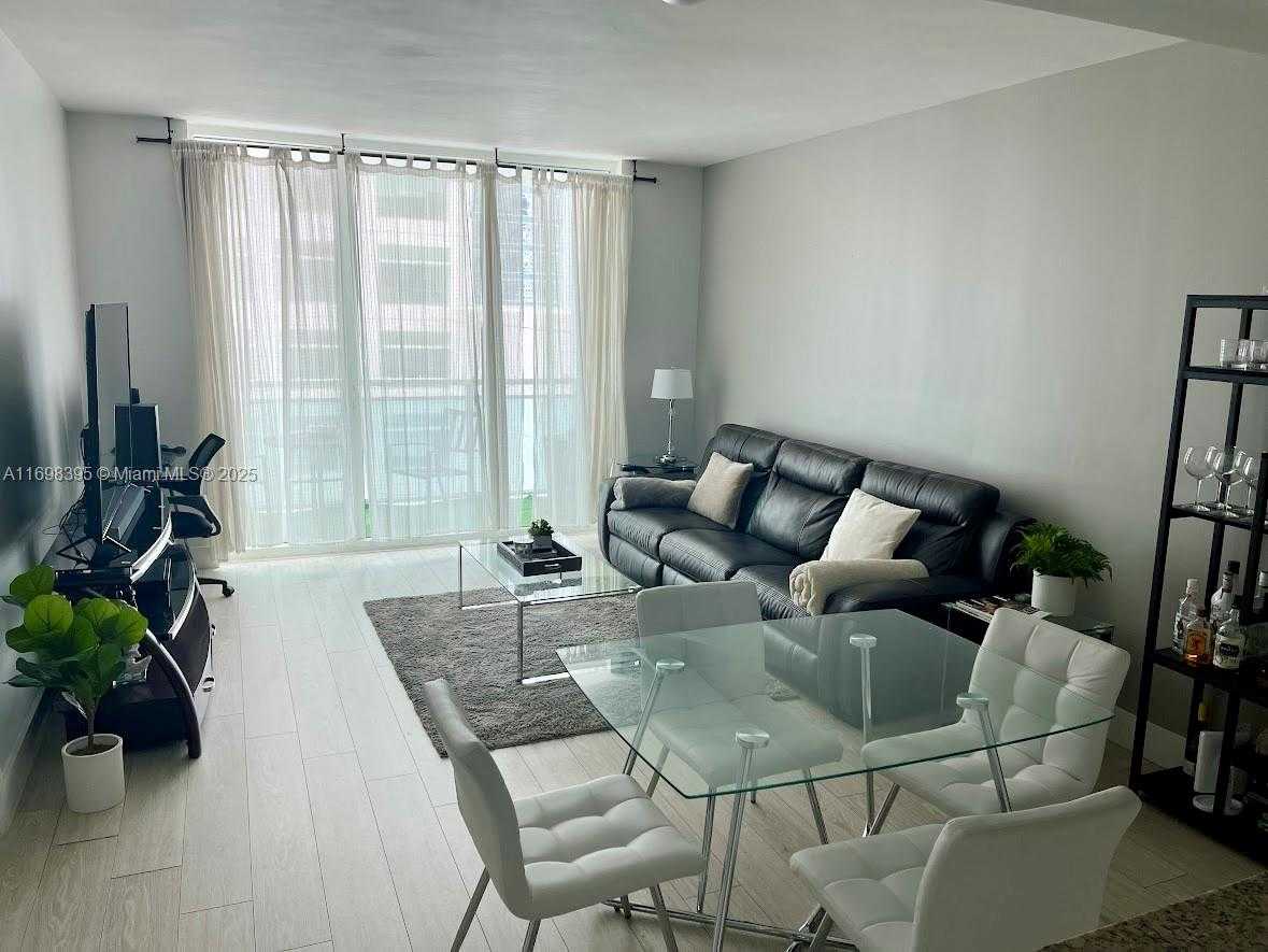 Small Image of 950 BRICKELL BAY DR #802, Miami Number 4