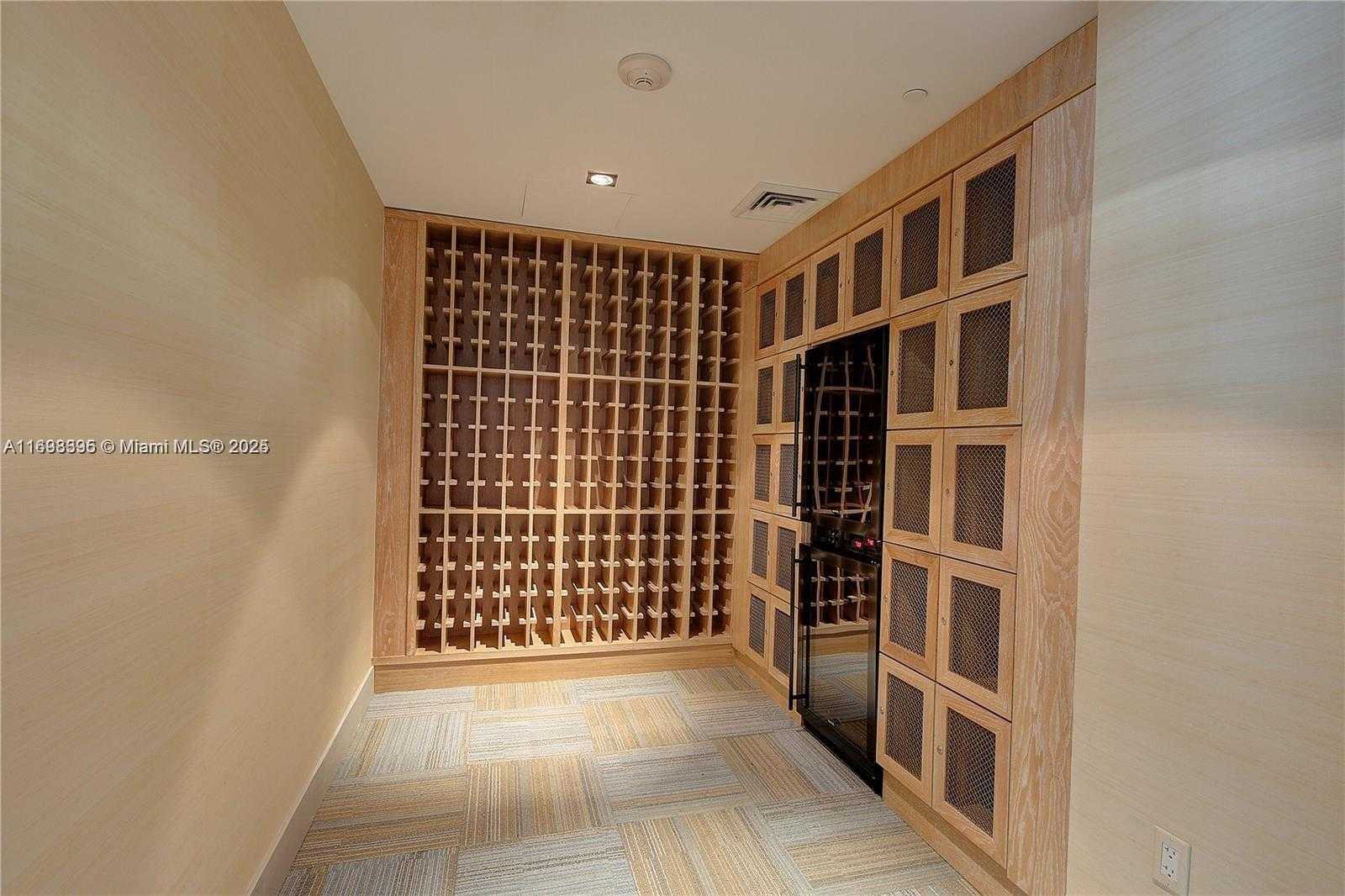 Small Image of 950 BRICKELL BAY DR #802, Miami Number 45
