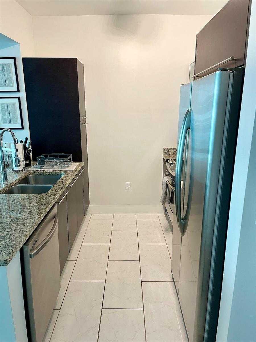 Small Image of 950 BRICKELL BAY DR #802, Miami Number 5
