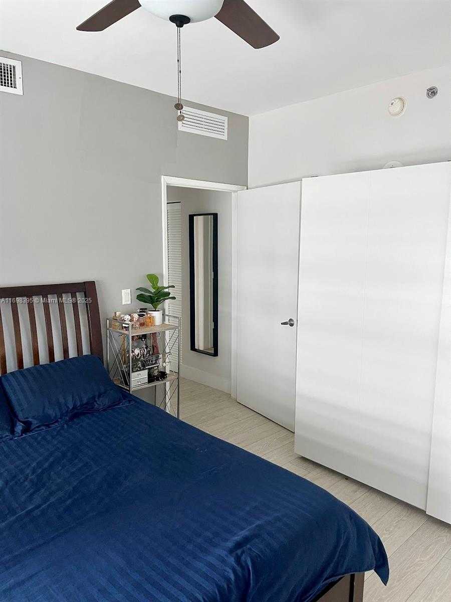 Small Image of 950 BRICKELL BAY DR #802, Miami Number 6