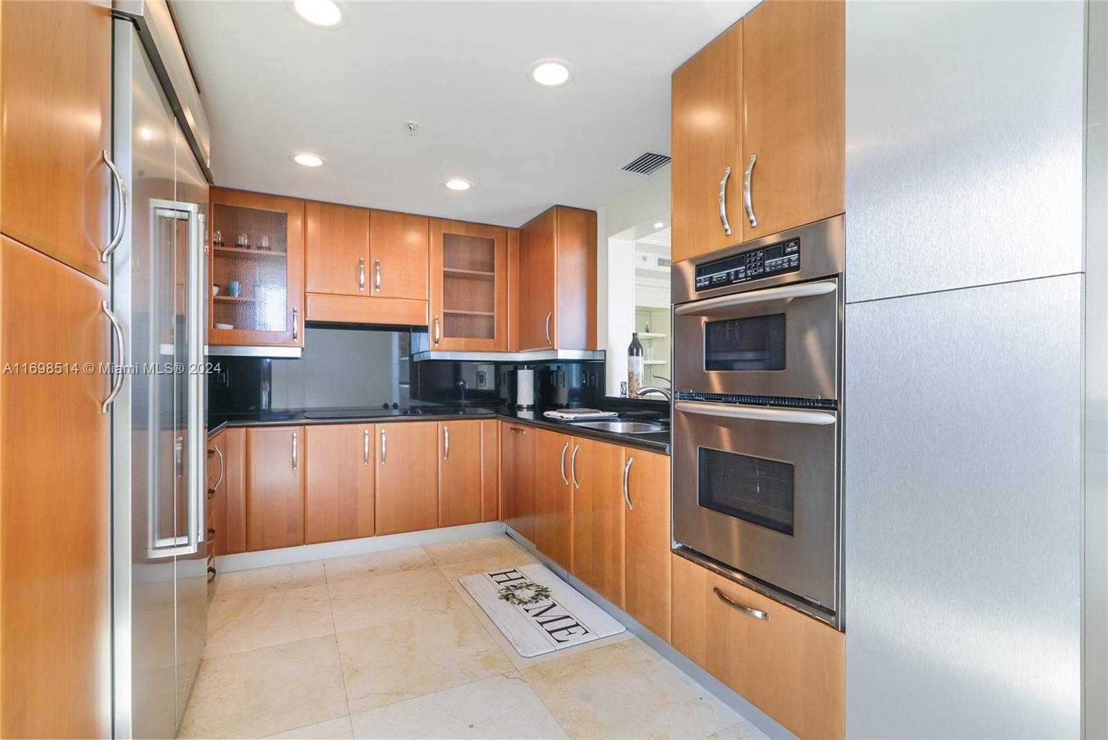 Small Image of 19400 TURNBERRY WAY #1611, Aventura Number 4
