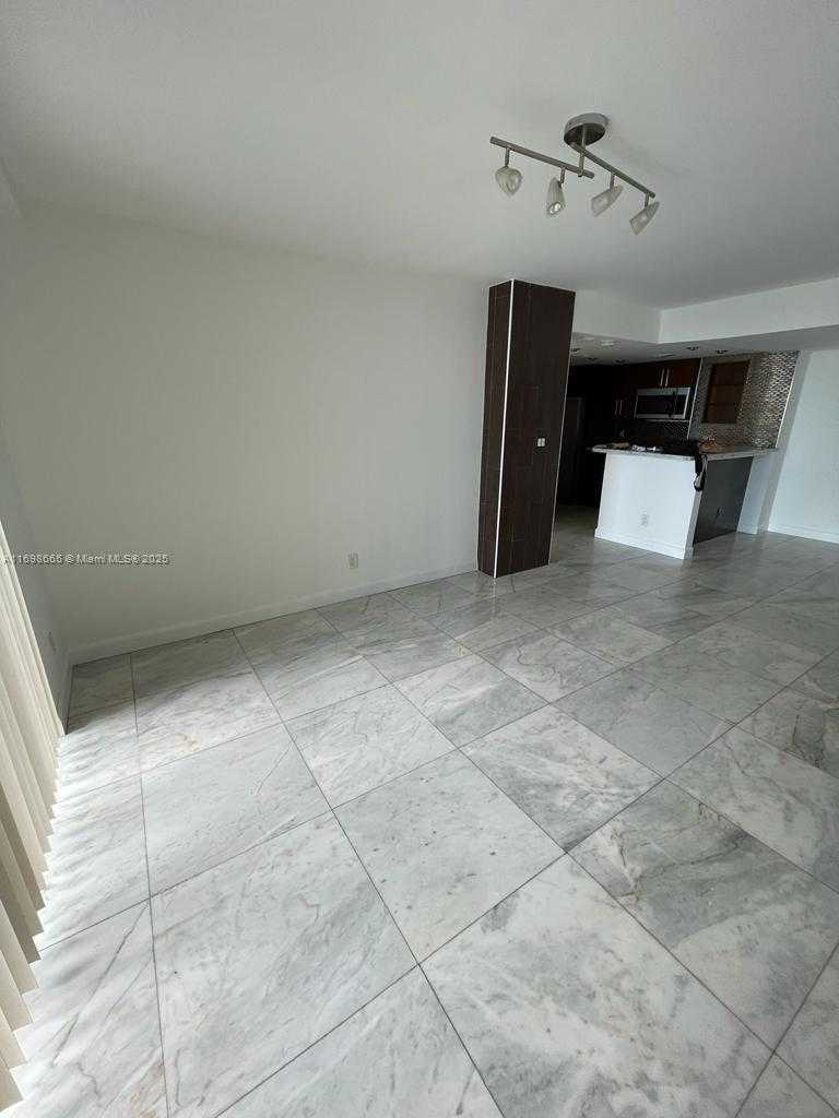 Small Image of 770 CLAUGHTON ISLAND DR #1504, Miami Number 11