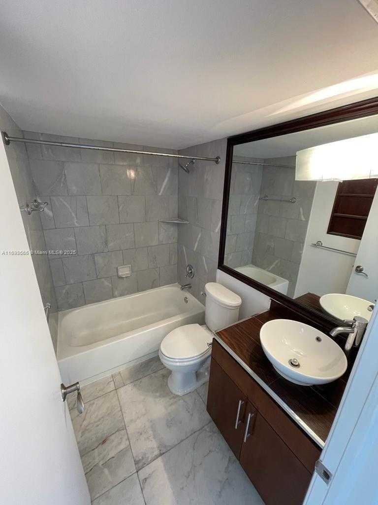Small Image of 770 CLAUGHTON ISLAND DR #1504, Miami Number 13