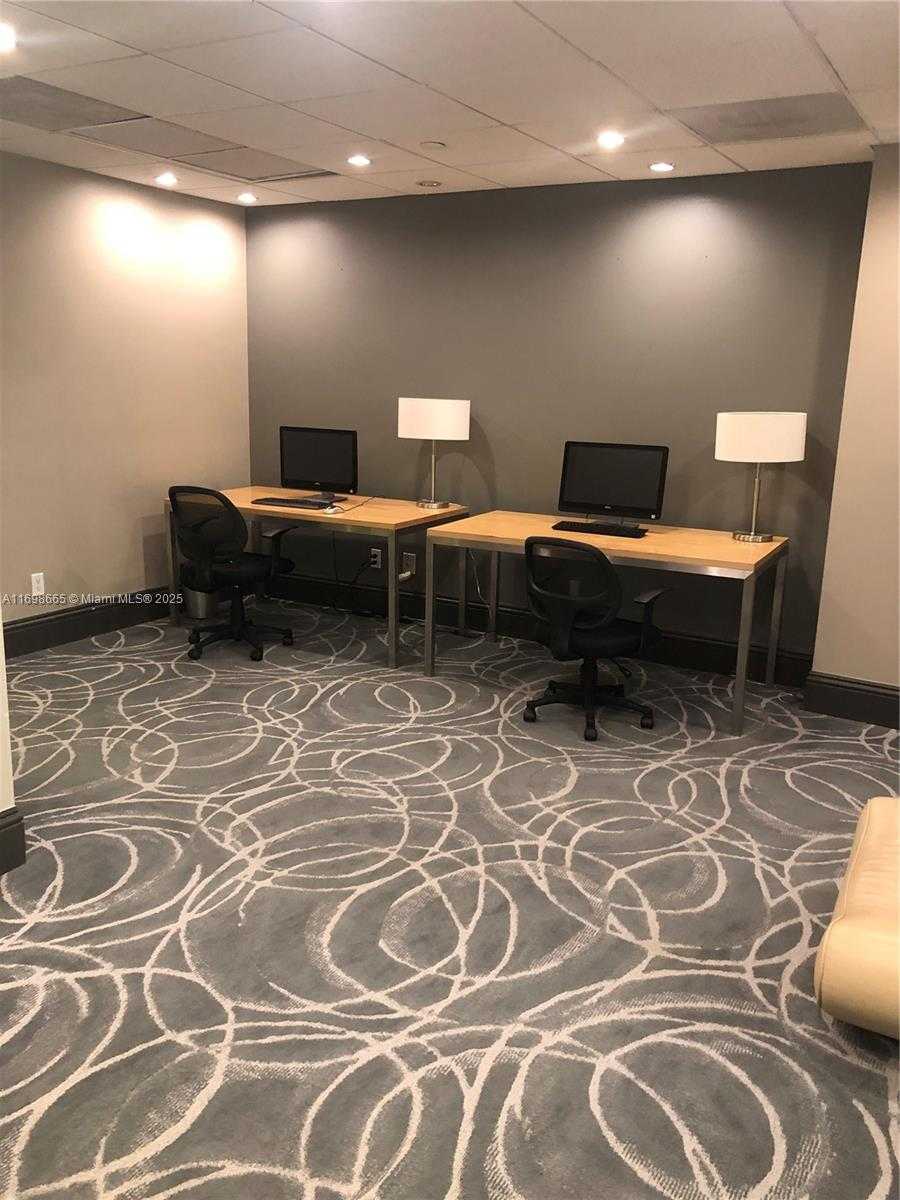 Small Image of 770 CLAUGHTON ISLAND DR #1504, Miami Number 21