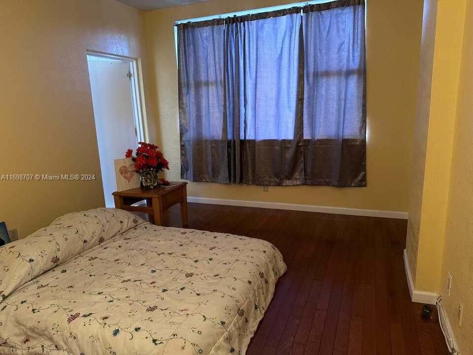Small Image of 4400 HILLCREST DR #114B, Hollywood Number 12