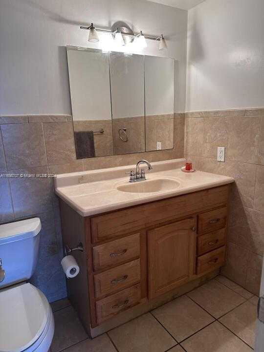 Small Image of 4400 HILLCREST DR #114B, Hollywood Number 13