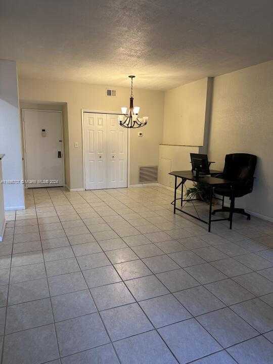 Small Image of 4400 HILLCREST DR #114B, Hollywood Number 14