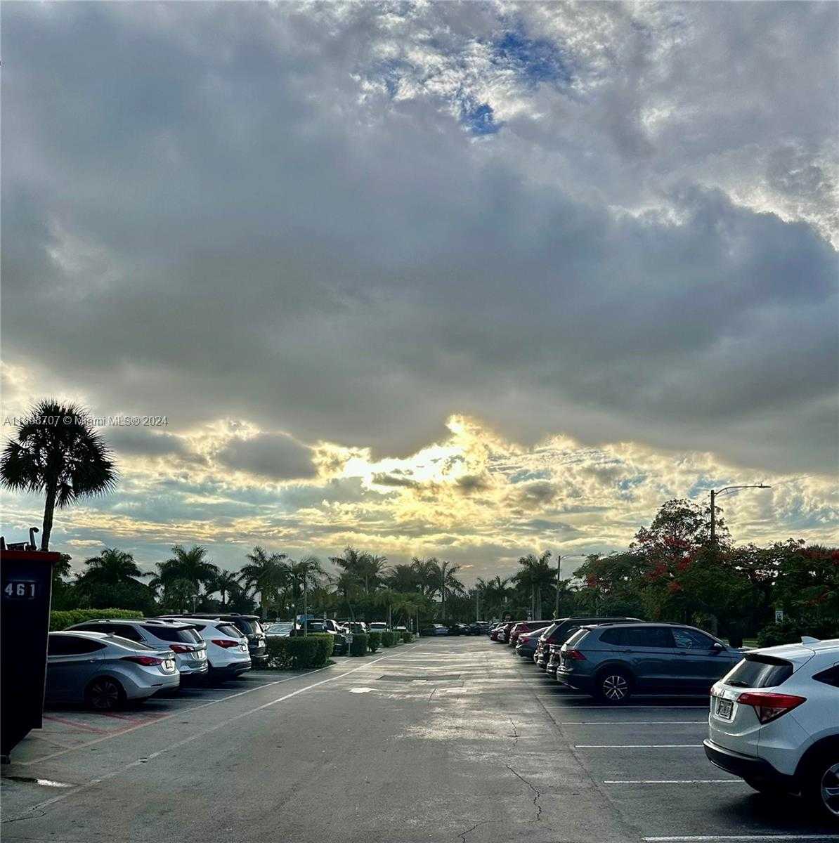 Small Image of 4400 HILLCREST DR #114B, Hollywood Number 17