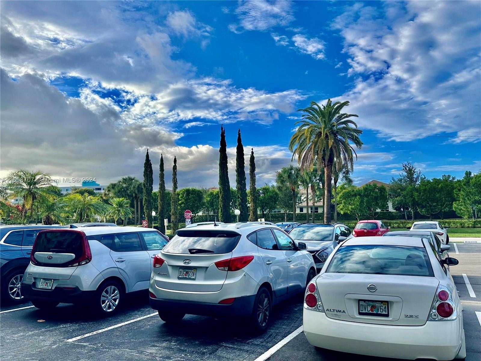Small Image of 4400 HILLCREST DR #114B, Hollywood Number 21