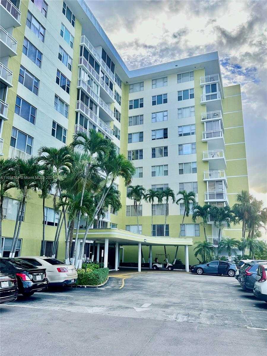 Small Image of 4400 HILLCREST DR #114B, Hollywood Number 22