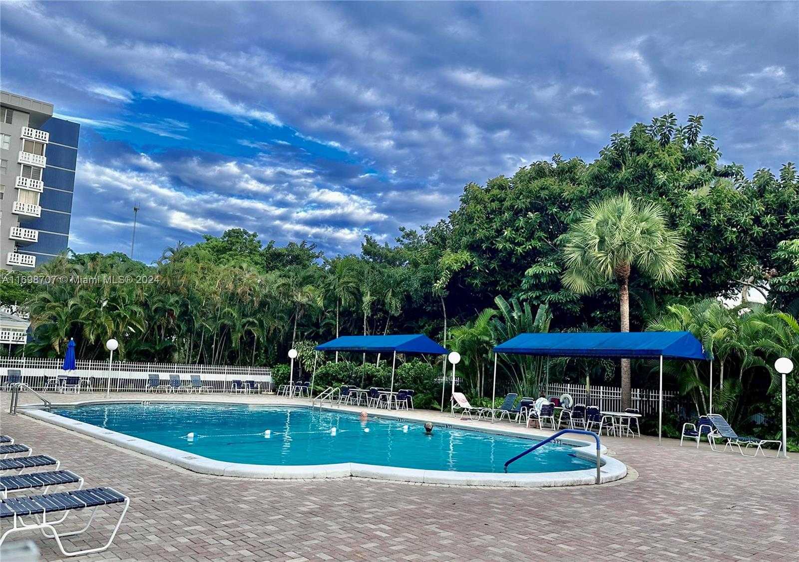 Small Image of 4400 HILLCREST DR #114B, Hollywood Number 27