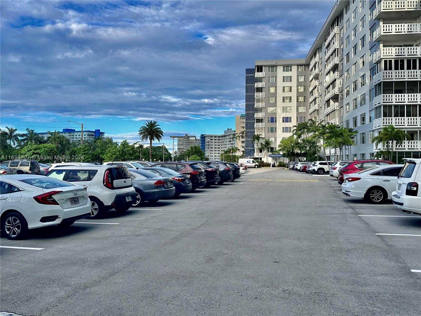 Small Image of 4400 HILLCREST DR #114B, Hollywood Number 28