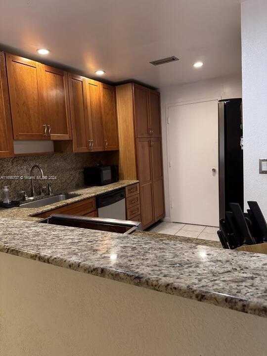 Small Image of 4400 HILLCREST DR #114B, Hollywood Number 6