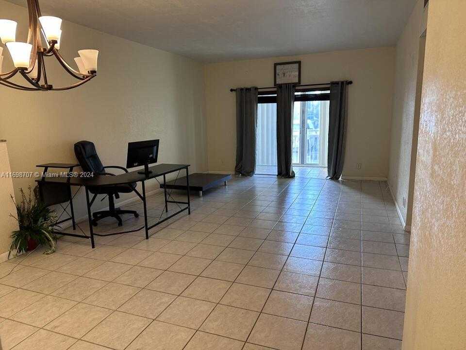 Small Image of 4400 HILLCREST DR #114B, Hollywood Number 7