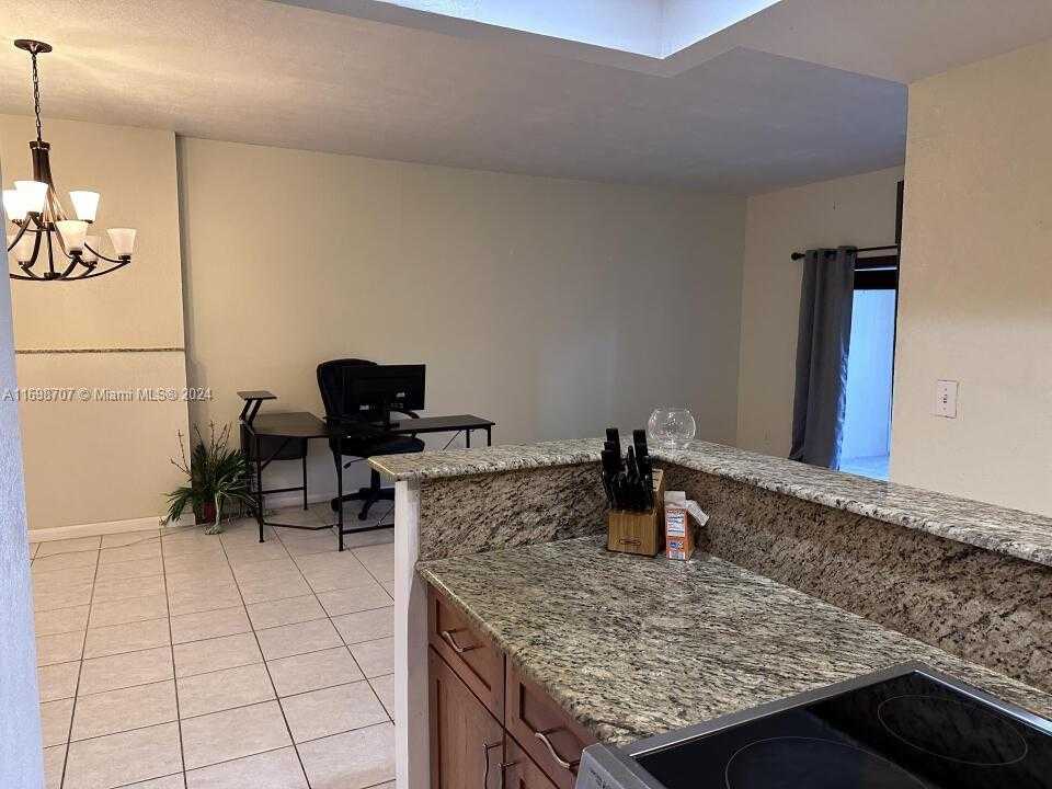 Small Image of 4400 HILLCREST DR #114B, Hollywood Number 8