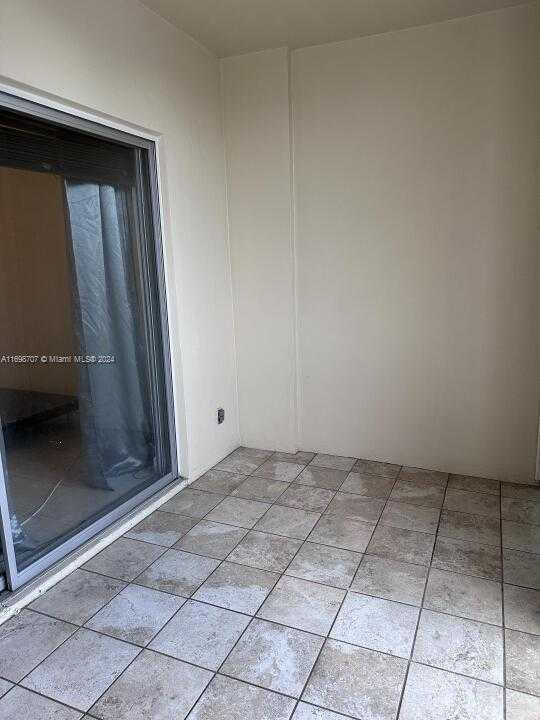 Small Image of 4400 HILLCREST DR #114B, Hollywood Number 9