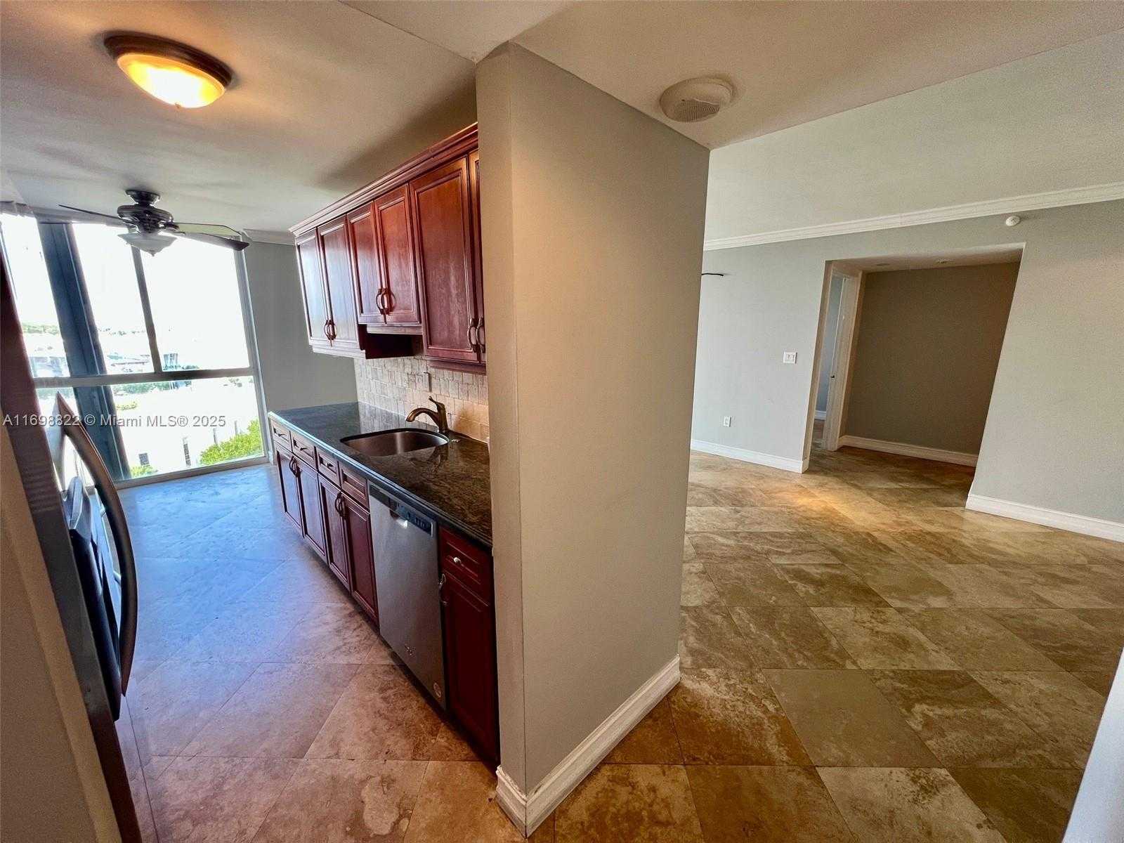 Small Image of 1688 WEST AVE #1005, Miami Beach Number 11