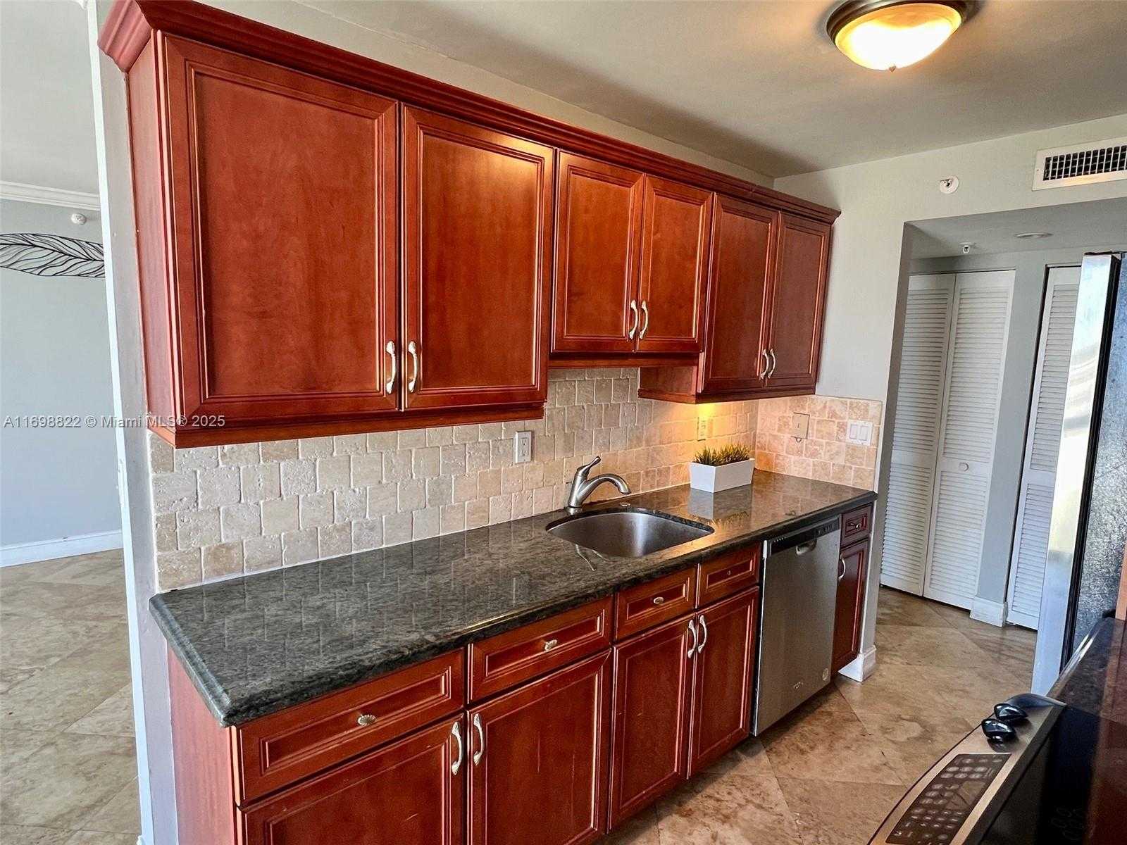 Small Image of 1688 WEST AVE #1005, Miami Beach Number 13