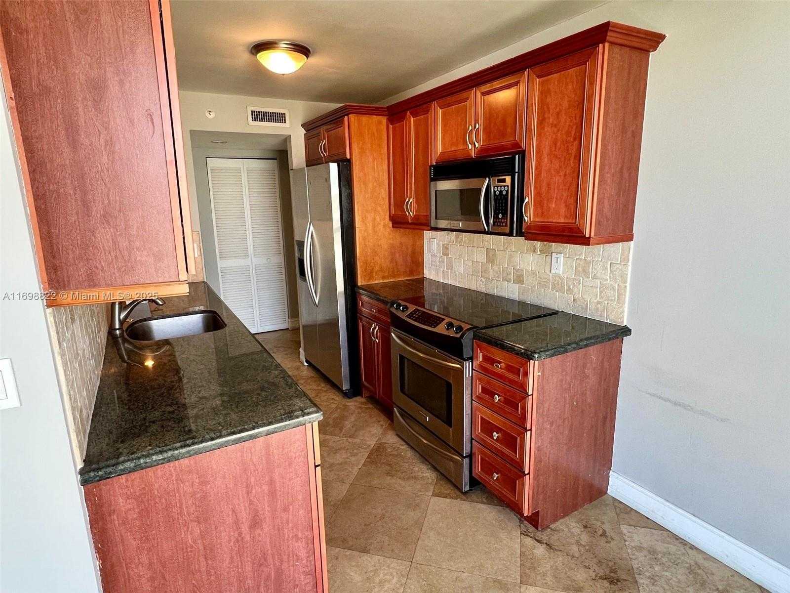 Small Image of 1688 WEST AVE #1005, Miami Beach Number 14
