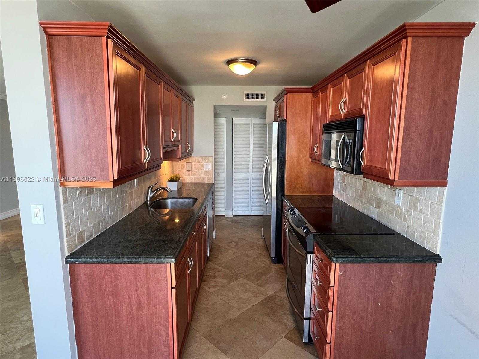 Small Image of 1688 WEST AVE #1005, Miami Beach Number 15