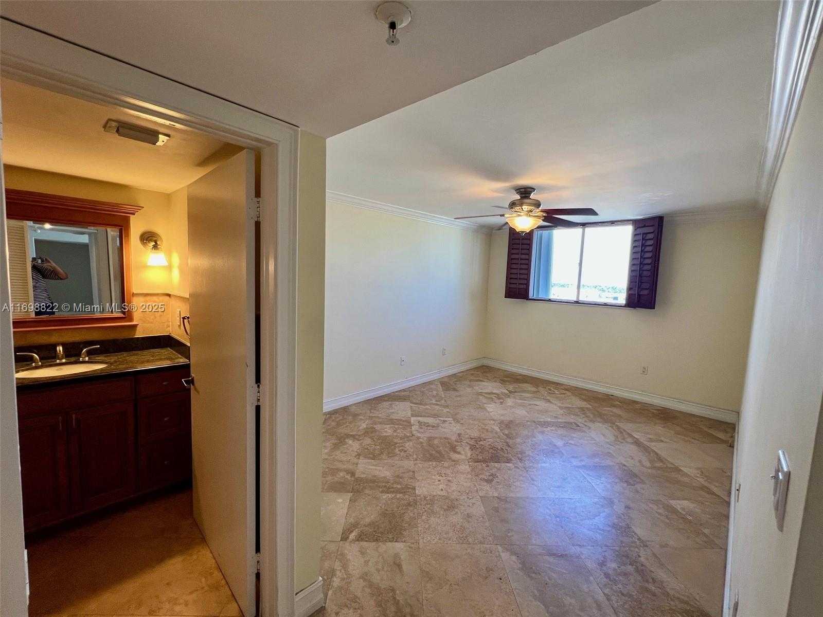 Small Image of 1688 WEST AVE #1005, Miami Beach Number 17