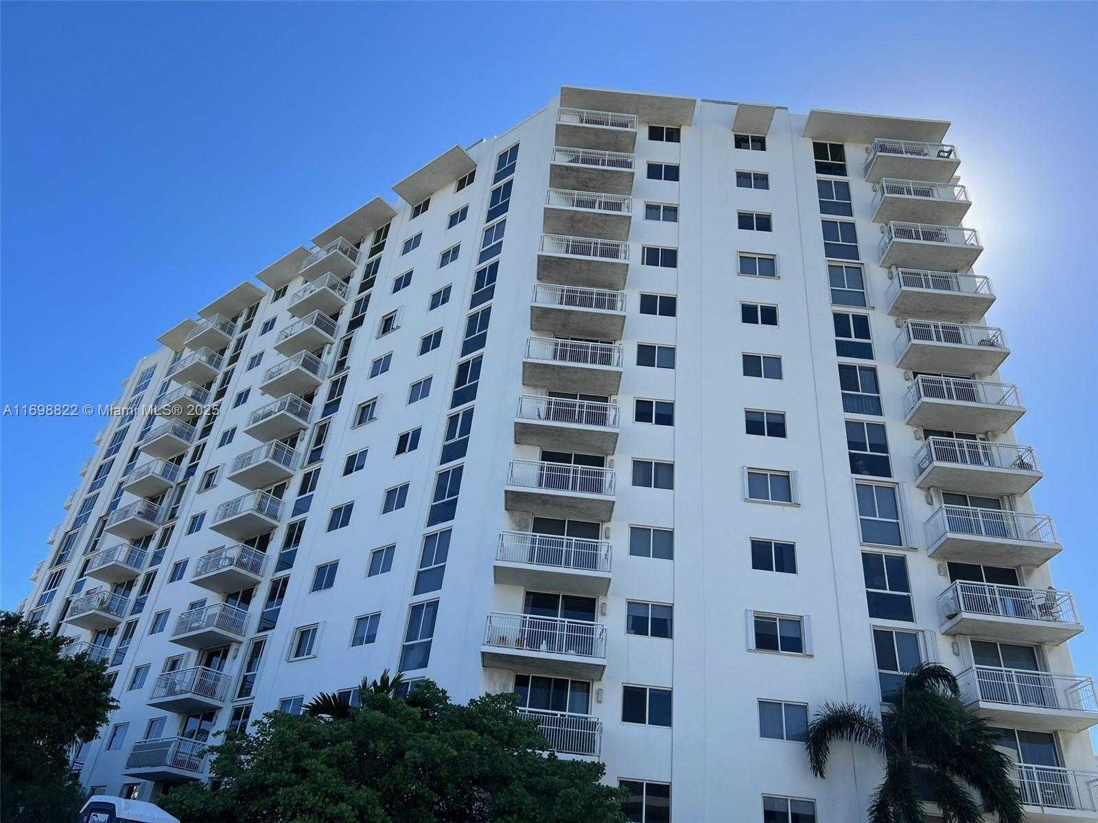 Small Image of 1688 WEST AVE #1005, Miami Beach Number 49