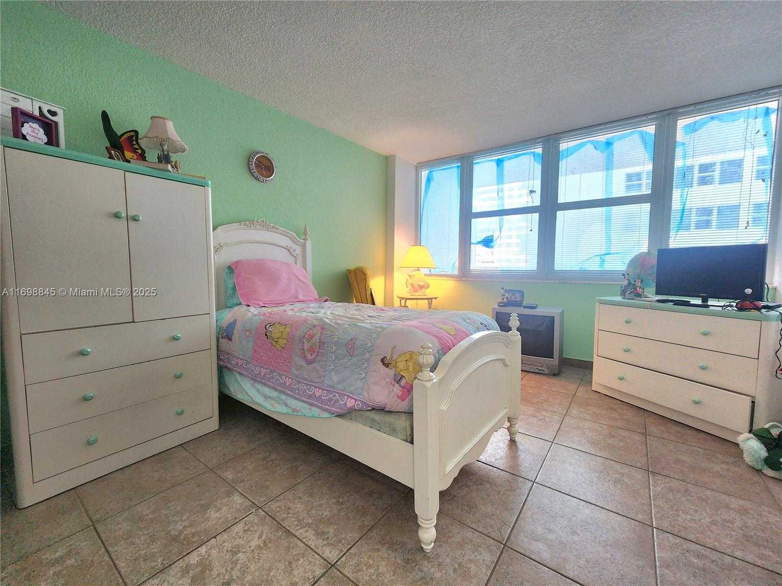 Small Image of 2030 SOUTH OCEAN DR #604, Hallandale Beach Number 17