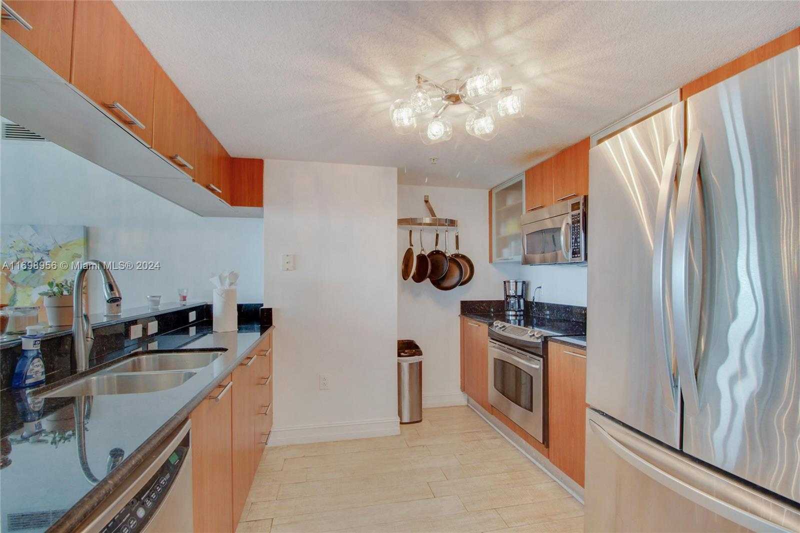 Small Image of 1800 NORTH BAYSHORE DR #2407, Miami Number 8