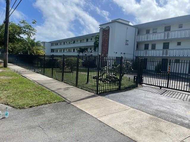 Small Image of 1350 NORTH EAST 191ST ST #B203, Miami Number 39