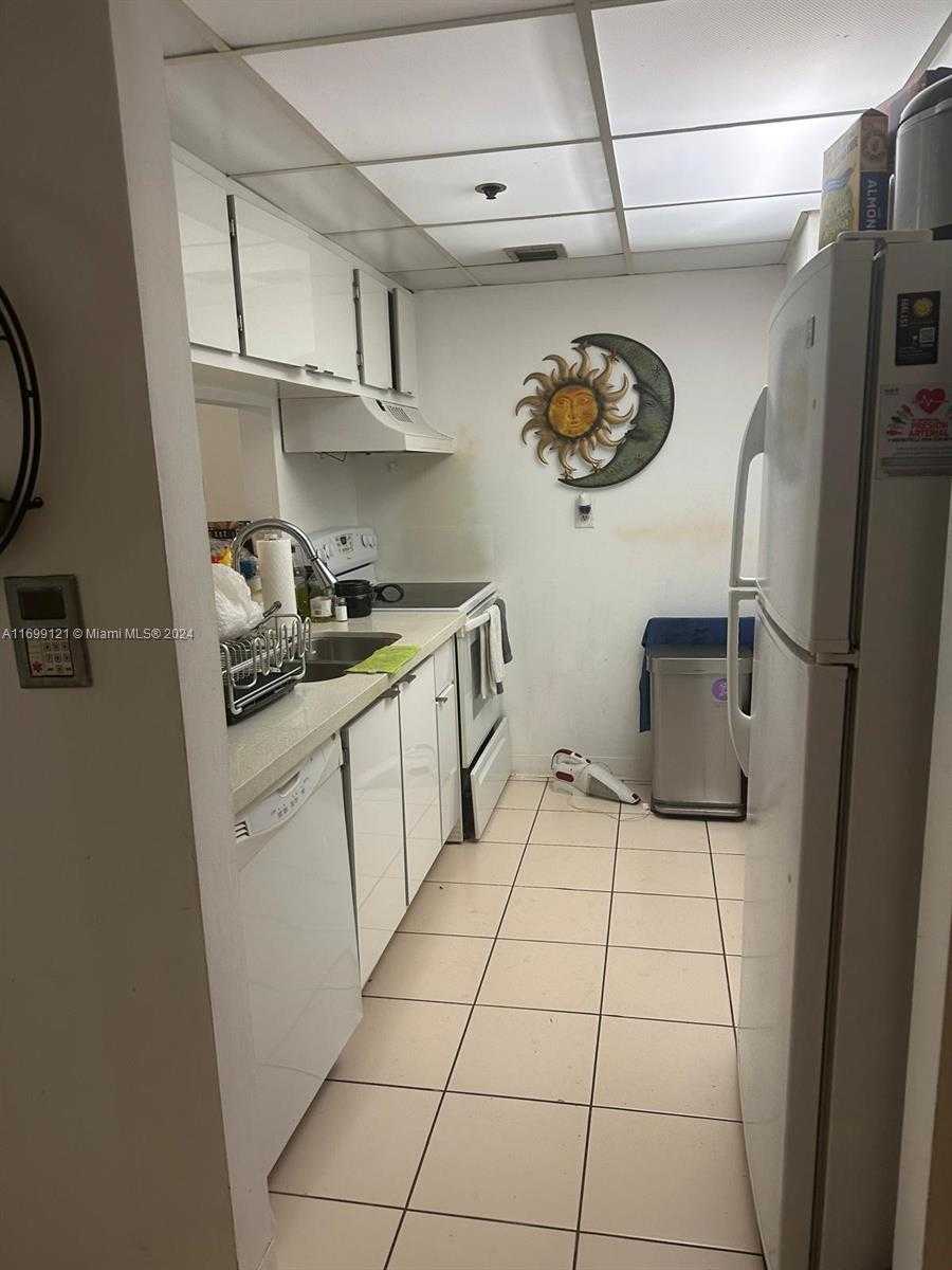 Small Image of 7601 EAST TREASURE DR #610, North Bay Village Number 5
