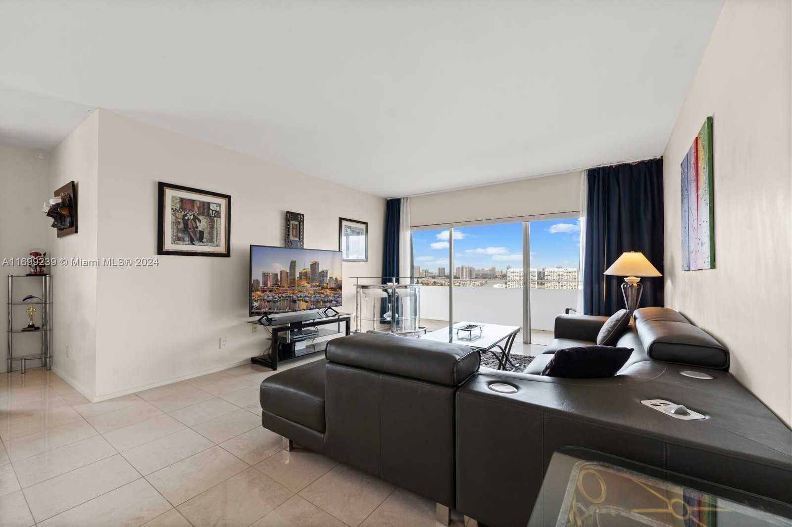 Small Image of 500 BAYVIEW DR #PH-21, Sunny Isles Beach Number 11