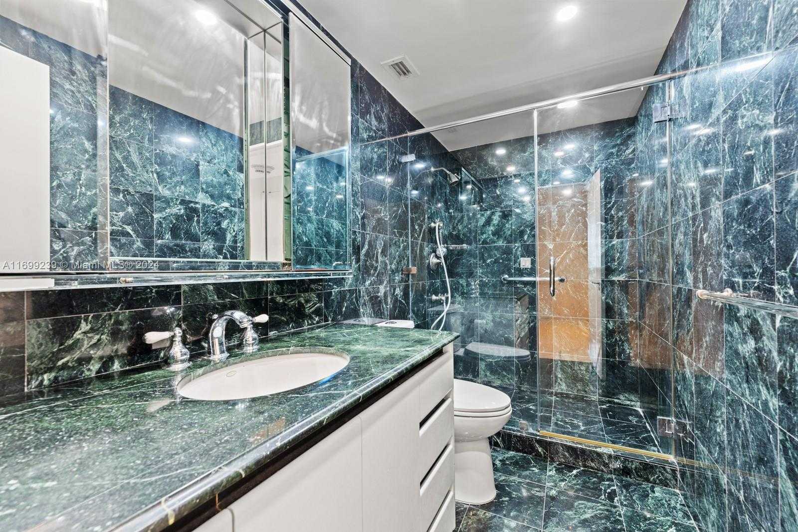 Small Image of 500 BAYVIEW DR #PH-21, Sunny Isles Beach Number 20