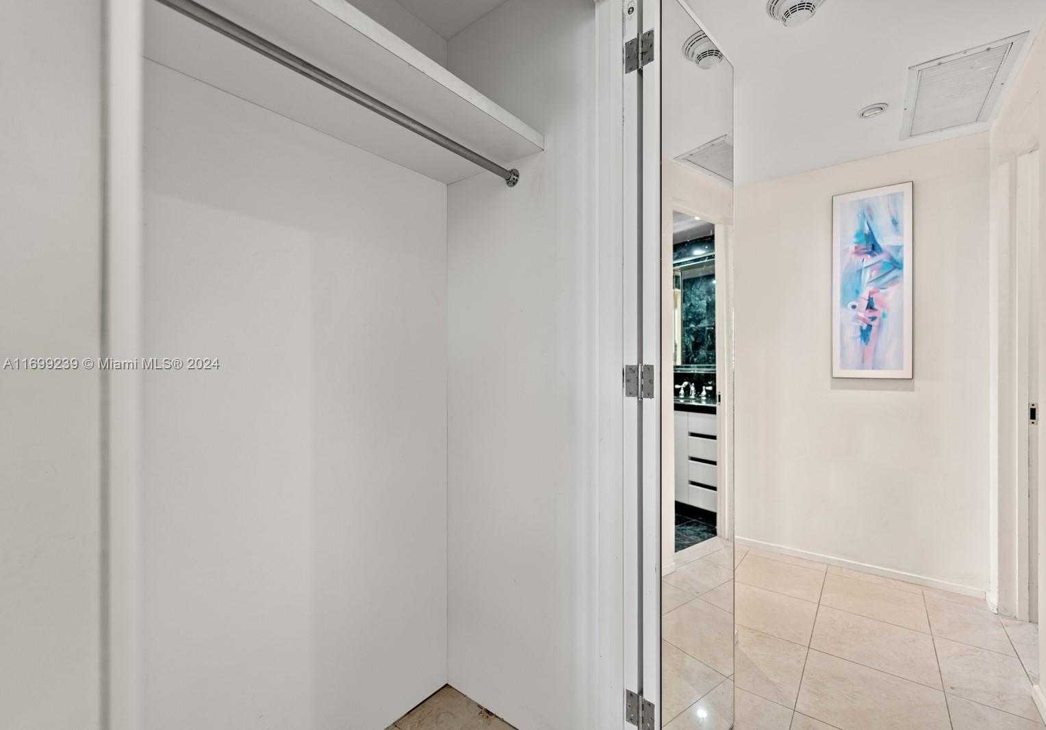 Small Image of 500 BAYVIEW DR #PH-21, Sunny Isles Beach Number 21