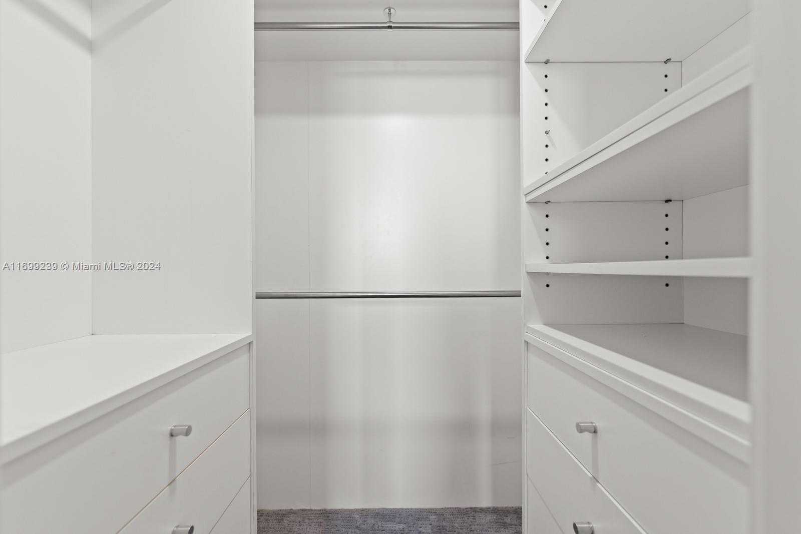 Small Image of 500 BAYVIEW DR #PH-21, Sunny Isles Beach Number 25