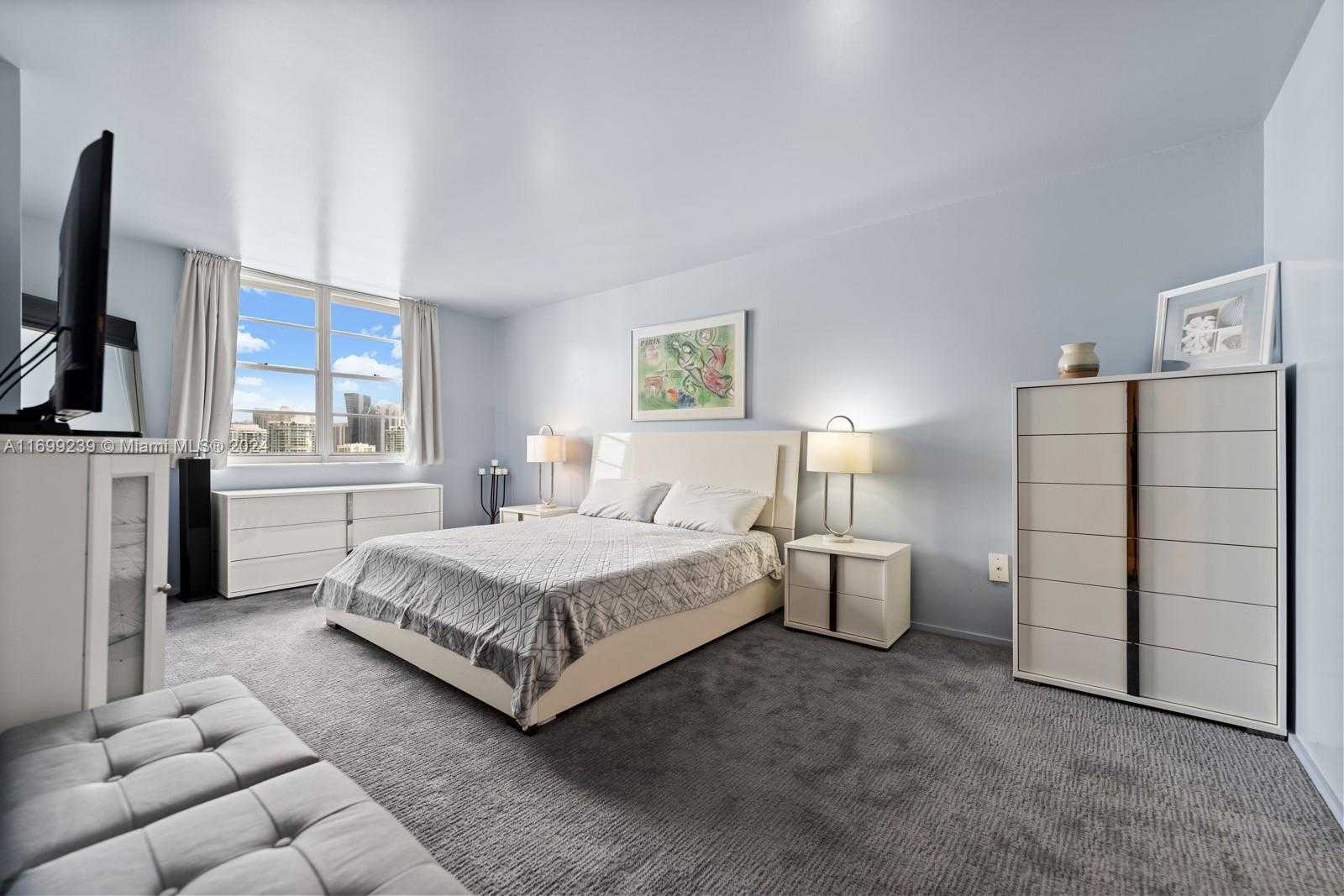 Small Image of 500 BAYVIEW DR #PH-21, Sunny Isles Beach Number 26