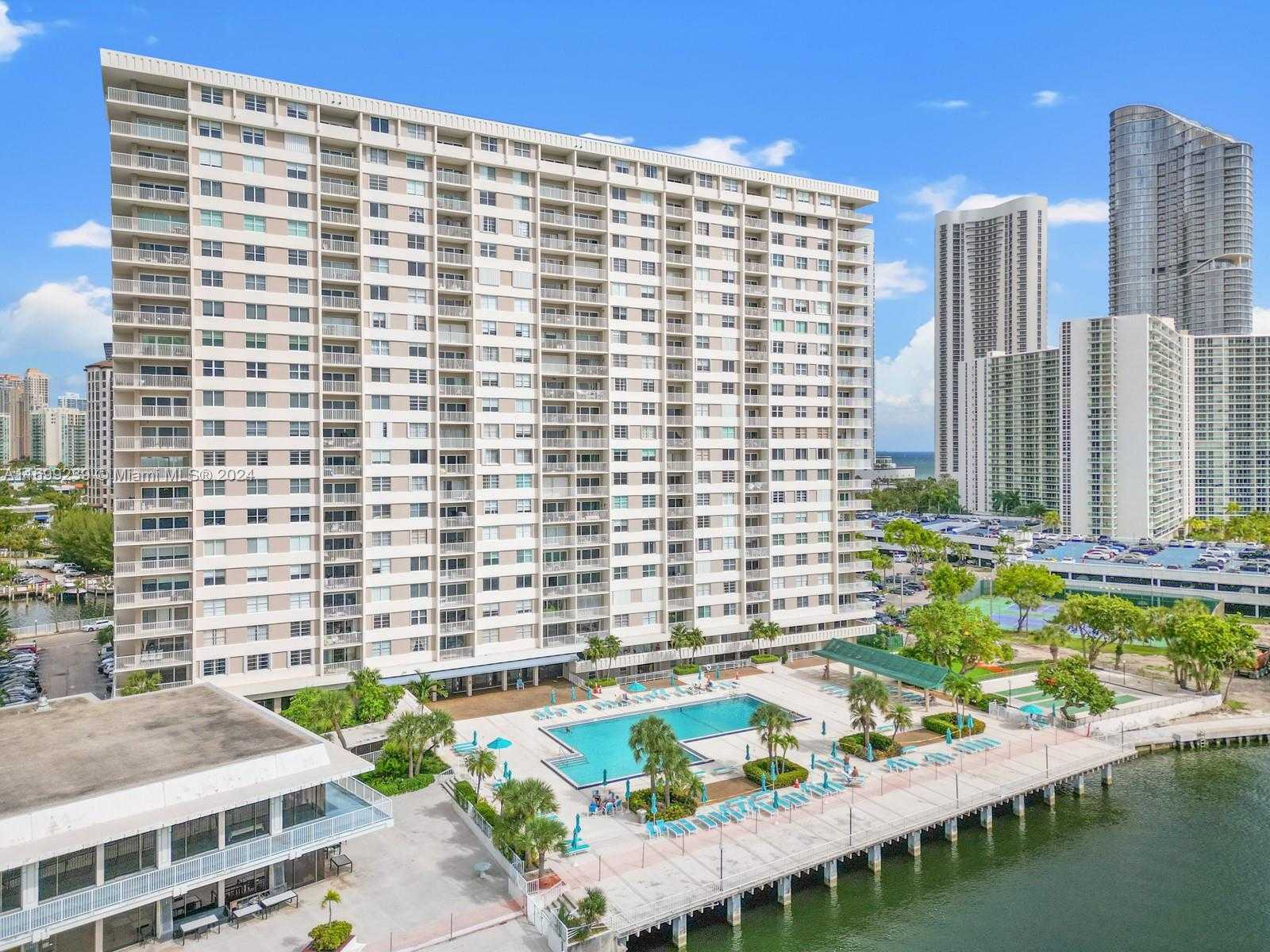 Small Image of 500 BAYVIEW DR #PH-21, Sunny Isles Beach Number 3