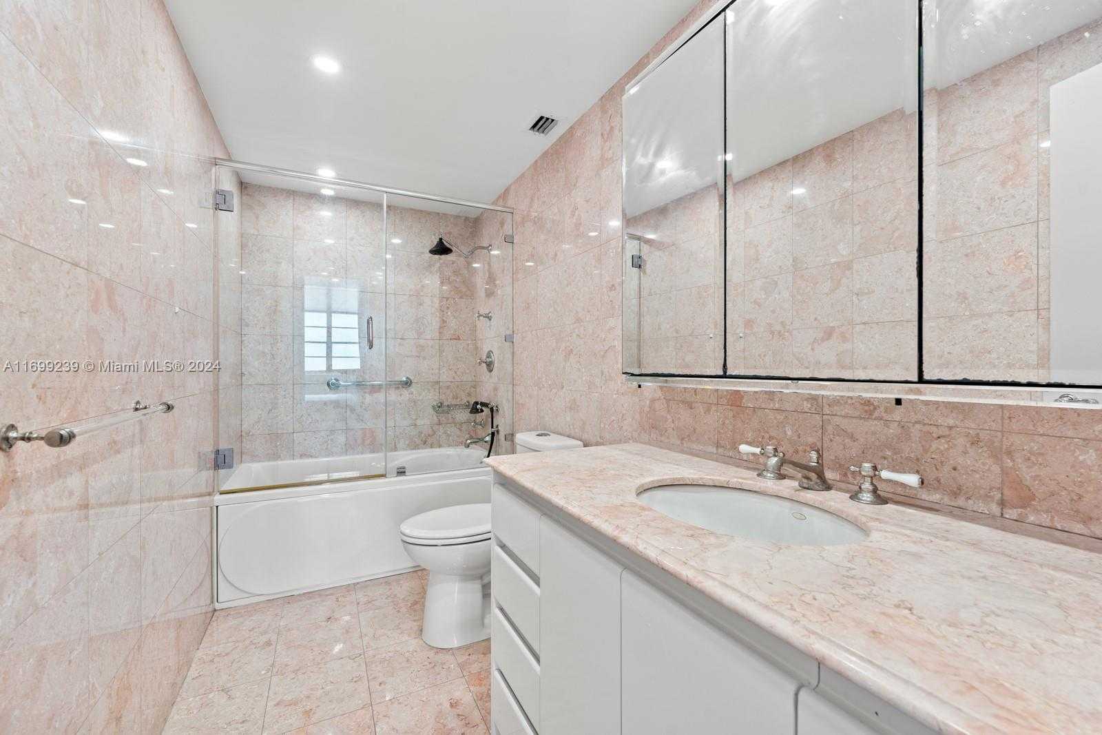 Small Image of 500 BAYVIEW DR #PH-21, Sunny Isles Beach Number 30