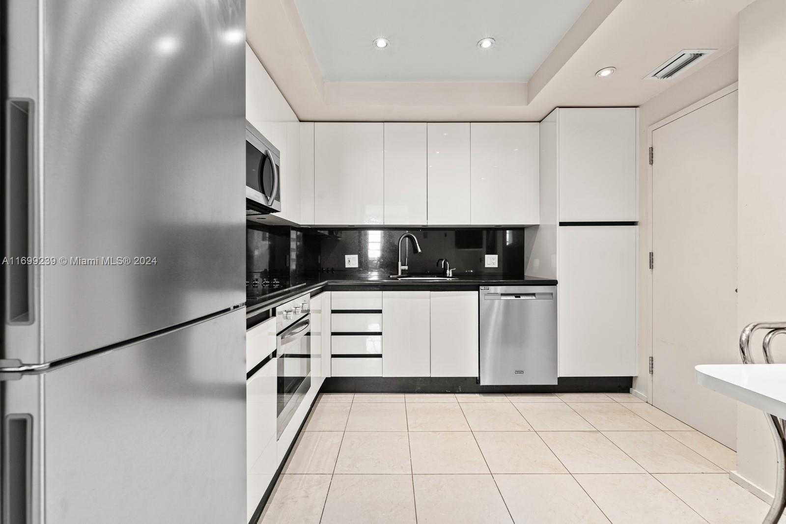 Small Image of 500 BAYVIEW DR #PH-21, Sunny Isles Beach Number 32