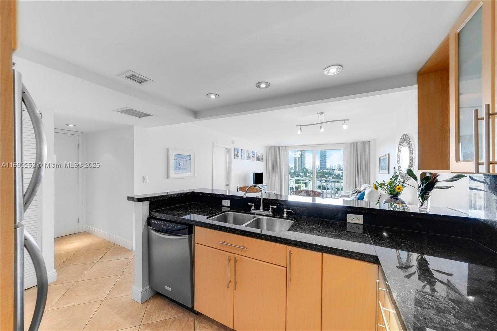 Small Image of 345 OCEAN DR #703, Miami Beach Number 10