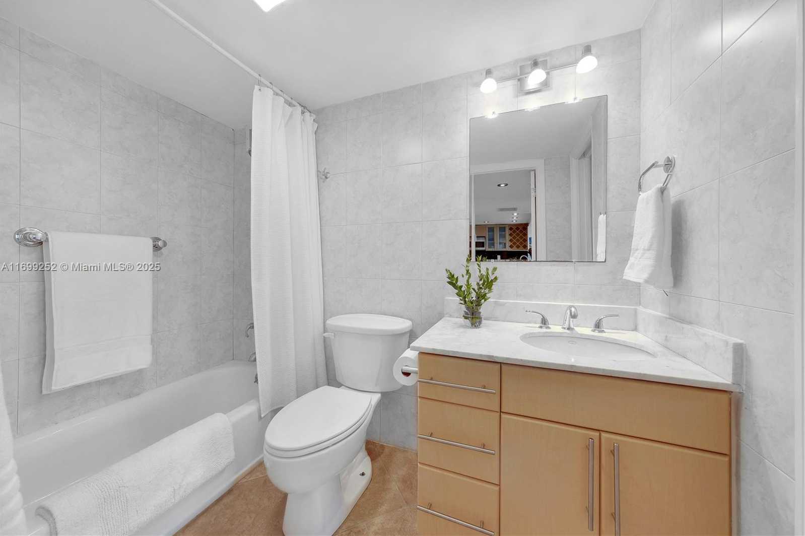 Small Image of 345 OCEAN DR #703, Miami Beach Number 12